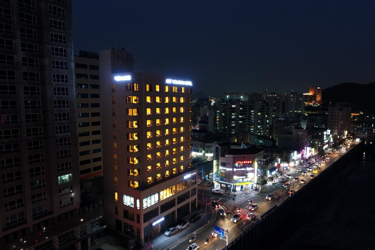 Geoje Artnouveau Suite Hotel Ngoại thất bức ảnh